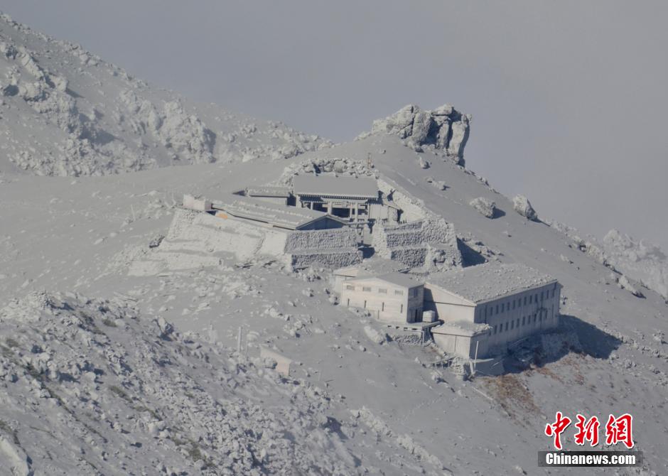 當?shù)貢r間2014年9月27日，日本中部御岳山發(fā)生噴發(fā)，或已造成數(shù)人受傷。