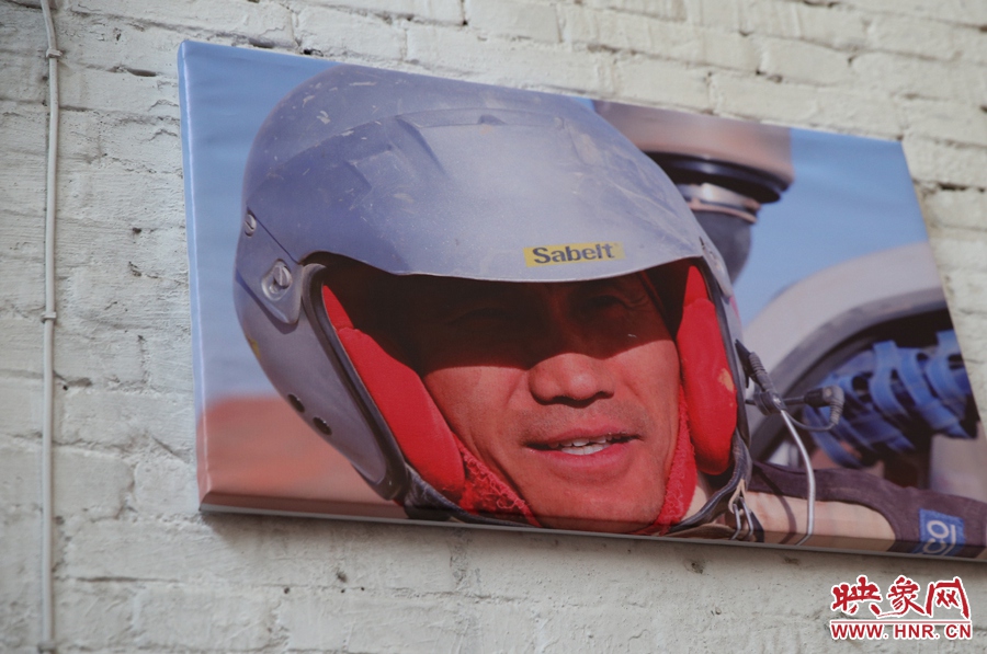 賽車的世界、更是男人的世界。圖為部分參展攝影作品。