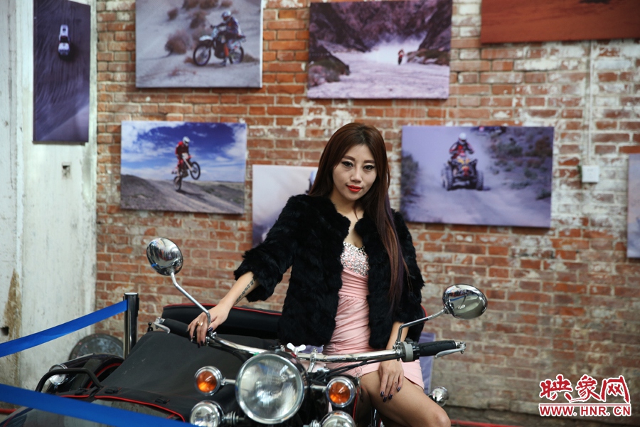 姐是車模，賽車的車。