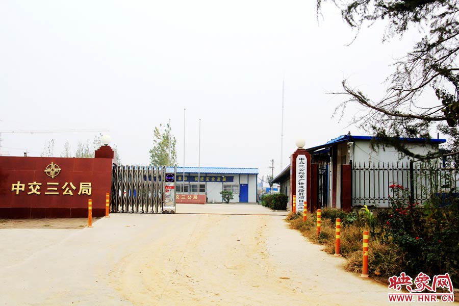 鄭州市京廣快速路南段三工區(qū)項(xiàng)目部還未撤離。