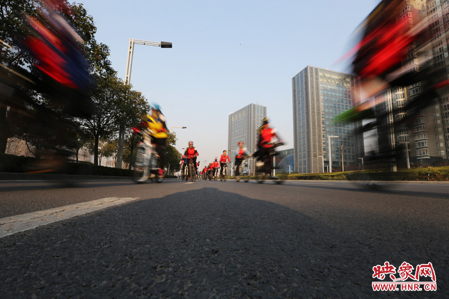 獻愛心、騎行天下，映象網(wǎng)騎行車友樂翻天