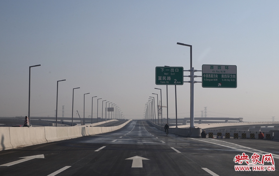 隴海高架往富民路方向和西四環(huán)出口。