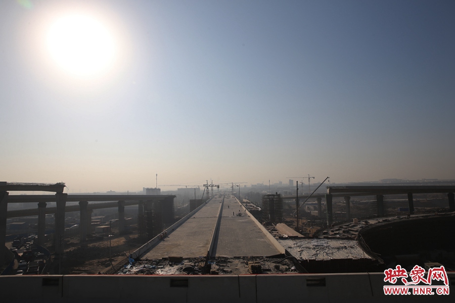 隴海高架從西四環(huán)上方通過。