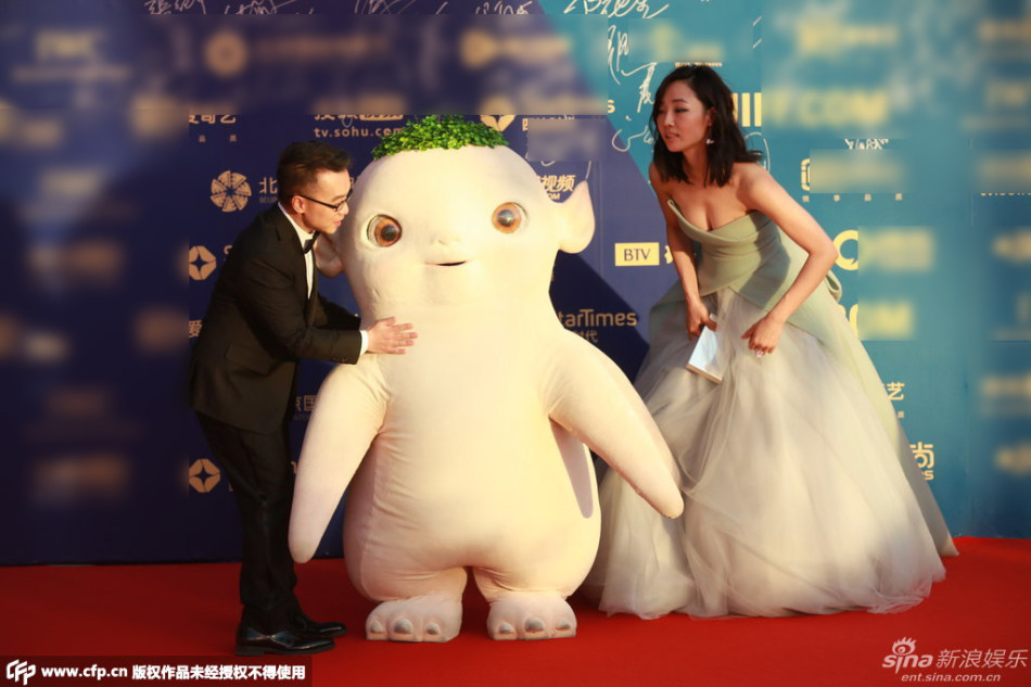 北影節(jié)閉幕豐胸美腿爭艷 新老女神齊來襲