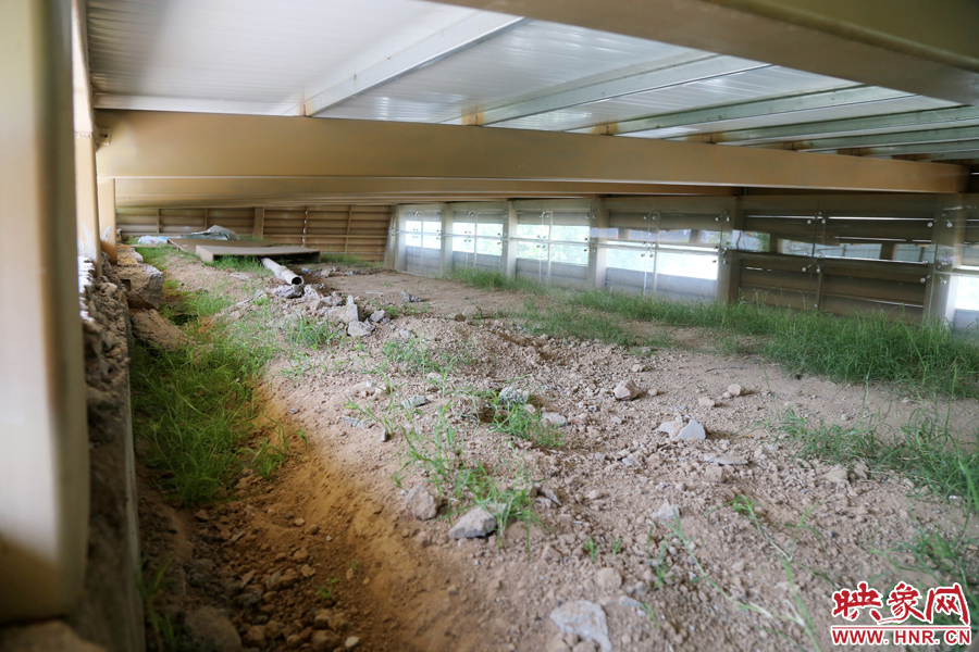 東側(cè)保護(hù)殼內(nèi)景。