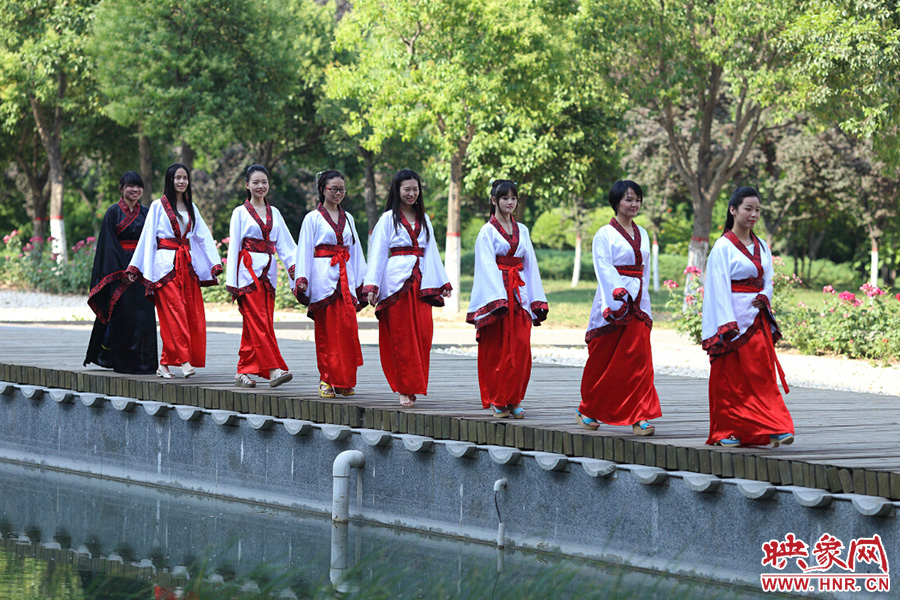 在校園里再走走，下次又不知道是何年何時。