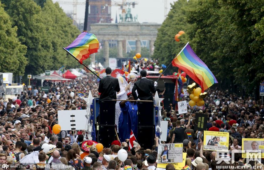 德國柏林，當?shù)嘏e行同性戀驕傲大游行