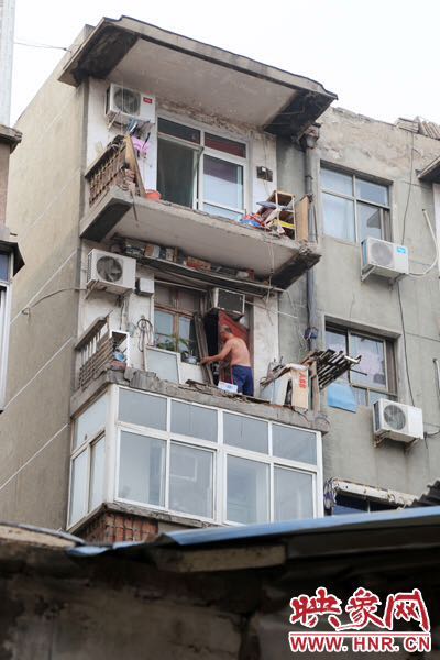 據(jù)了解，該棟房屋建造于1986年，距今已經(jīng)30年。