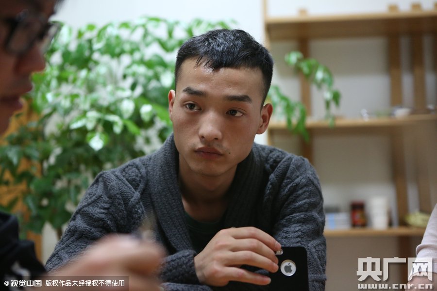 網(wǎng)絡(luò)紅人葉良辰現(xiàn)身浙江臺州，接受記者的專訪。