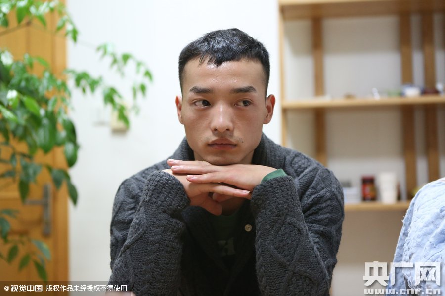 網(wǎng)絡(luò)紅人葉良辰現(xiàn)身浙江臺州，接受記者的專訪。