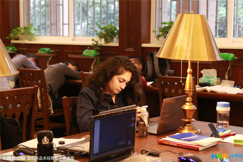 重慶大學(xué)改造翻新的“民國(guó)風(fēng)圖書館”走紅網(wǎng)絡(luò)，引得無(wú)數(shù)網(wǎng)友點(diǎn)贊