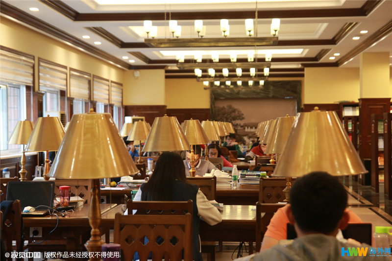 重慶大學(xué)改造翻新的“民國(guó)風(fēng)圖書館”走紅網(wǎng)絡(luò)，引得無(wú)數(shù)網(wǎng)友點(diǎn)贊