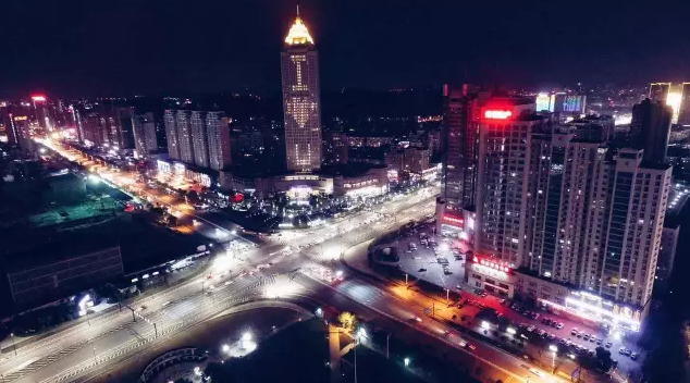 情人節(jié)最溫暖告白！84歲老人包下整樓示愛老伴