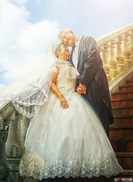 為愛圓夢！八旬老人帶老伴拍攝童話式夢幻婚紗照(圖)