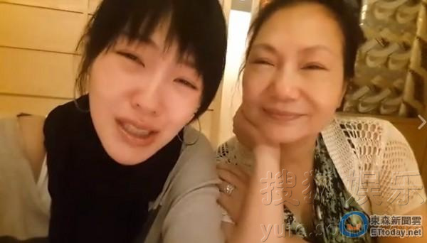 看明星花式秀母親節(jié)！甜馨上鏡鄧超祝福三個(gè)媽