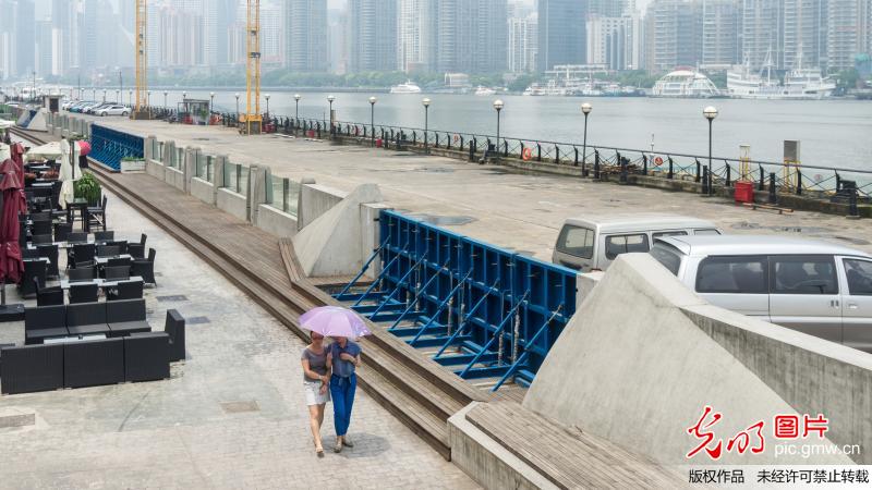 “抗洪神器”現(xiàn)身外灘 專家稱安全過關(guān)暫不擴建