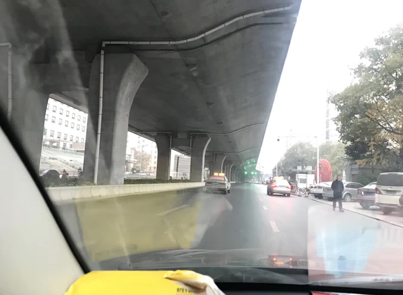 限行第一天！鄭州的早高峰是這個樣子的