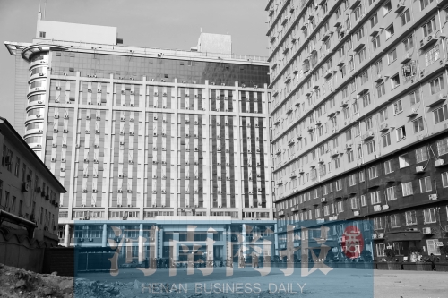 因購(gòu)房尾款沒(méi)有交齊，鄭州一小區(qū)多戶(hù)業(yè)主的生活用水被停掉，有的連續(xù)半個(gè)月沒(méi)水吃。