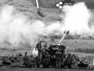 24日，日本陸上自衛(wèi)隊(duì)在進(jìn)行演練