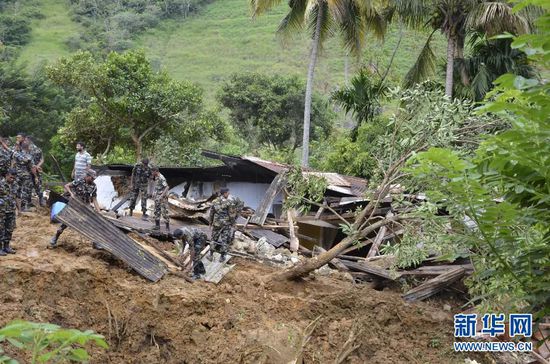 10月29日，斯里蘭卡救援部隊(duì)抵達(dá)山體滑坡災(zāi)區(qū)展開救援。