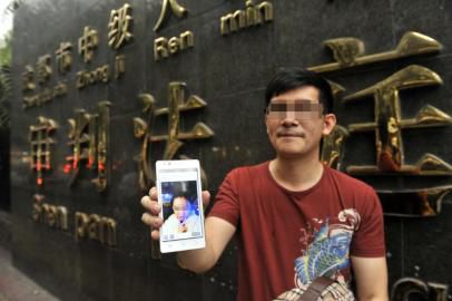 5月20日，成都市中級(jí)人民法院，駱先生再次將前女友告上法庭。