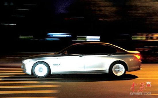 鄭州商務(wù)內(nèi)環(huán)成飆車(chē)場(chǎng) 蘭博基尼等豪車(chē)頻現(xiàn)(圖)