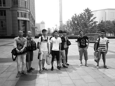 30余名大學(xué)生赴京兼職被騙 強制剃頭當保安