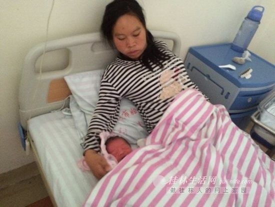 孕婦當(dāng)街分娩路人站圈護(hù)“產(chǎn)” 母子平安(圖)