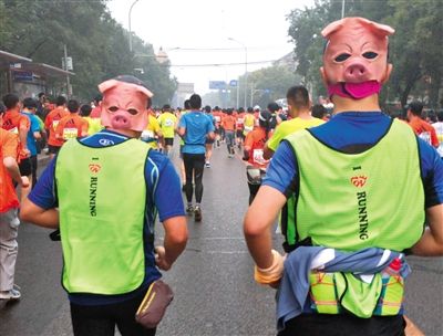 參賽現(xiàn)場(chǎng)，有“猴哥”就有“豬八戒”。