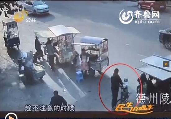 在臨盤市場被抓之后，薦某竟然拿出了一把匕首