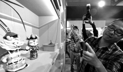 北京故宮吉祥物“壯壯”和“美美”昨天首度對外亮相。中新社發(fā)