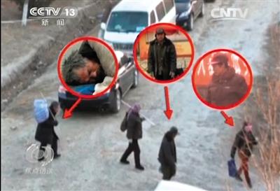 乞討完畢后，各有分工的乞討者們聚在一起，結(jié)伙回到居住地。央視截圖