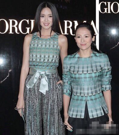 就算氣場絕對(duì)強(qiáng)大的貝嫂，跟張梓琳合影幾乎可以讓人忽視