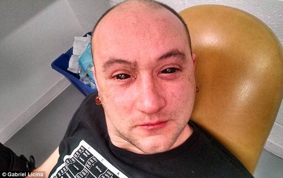 一支來自加州的研究團隊研發(fā)了一種能使人類擁有夜視能力的藥水。該溶液由二氫卟吩e6與胰島素和生理鹽水混合而成。在往實驗對象加西亞?里西納眼中滴入少量溶液之后，他的眼睛先是呈現(xiàn)全黑色，但在藥水被吸收之后即恢復正常。