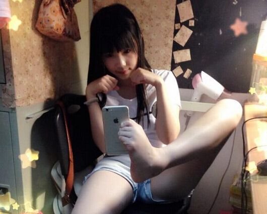 妹子們每周花至少五小時自拍，到底是為啥？