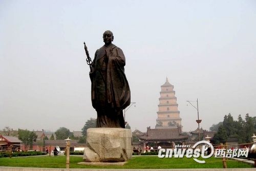 樹(shù)立于大雁塔前的唐玄奘像,他是中印兩國(guó)悠久交流史的代表人物。