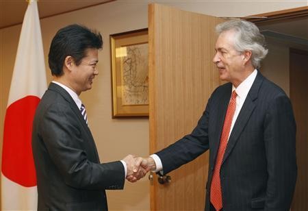 10月15日上午，日本外相玄葉光一郎與到訪的美國常務助理國務卿伯恩斯在日外務省舉行了會談。