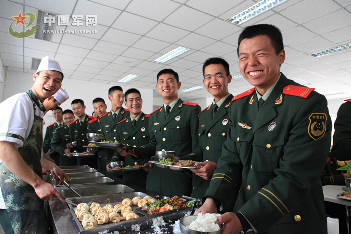 武警伙食費漲三元：平時5菜1湯周末8菜大會餐