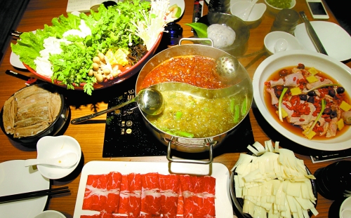 山西火鍋店爆炸事件后，鄭州用電磁爐的火鍋店生意火爆。