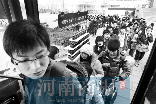 BRT專車(chē)進(jìn)校園送放假學(xué)子去車(chē)站