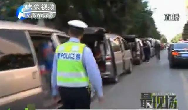 “我弄死你”囂張黑車(chē)罵交警