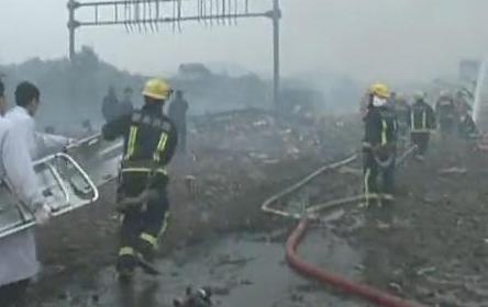 一煙花運輸車發(fā)生爆炸 車體被炸碎