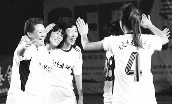 此次運(yùn)之杰足球俱樂部的參賽隊員，大多是由女足退役球員組成