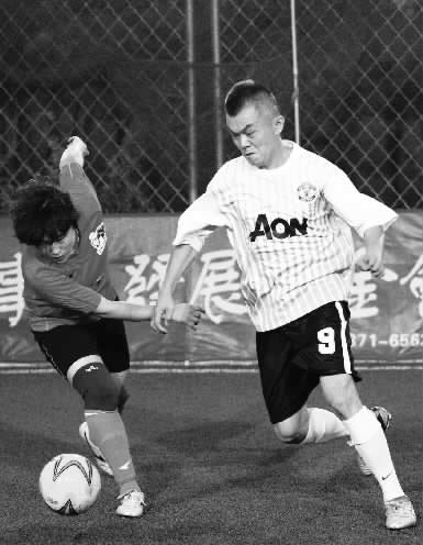 跟男人踢球，鏗鏘玫瑰們?cè)缫蚜?xí)慣