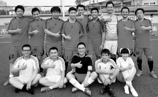 在首場(chǎng)比賽失利的情況下，“天使”們后來居上，昂首晉級(jí)