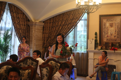 收到怎么多玫瑰，當(dāng)然開心啦！