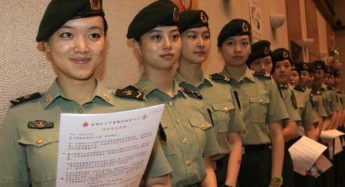 駐港部隊漂亮女兵無償獻血