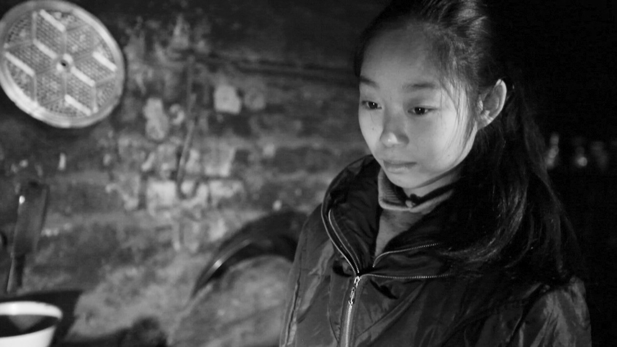 小倩倩家徒四壁，她渴望繼續(xù)讀書，改變家的現(xiàn)狀