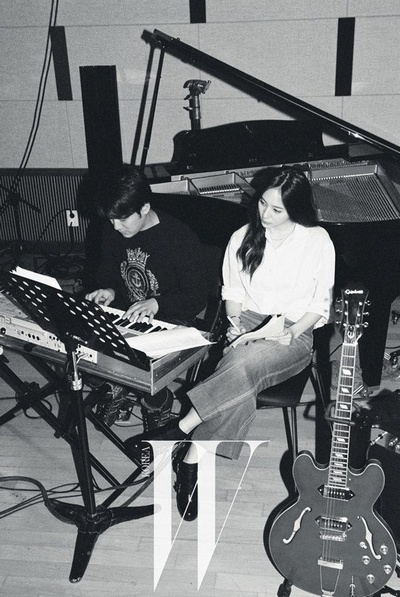 Krystal主演短片《聽(tīng)我的歌》