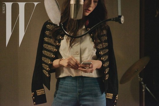 Krystal主演短片《聽(tīng)我的歌》劇照